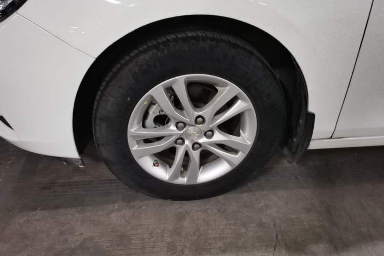 Used Chevrolet Cavalier 2018 320 Automatic Xinyue Edition Left Front Wheel Hub