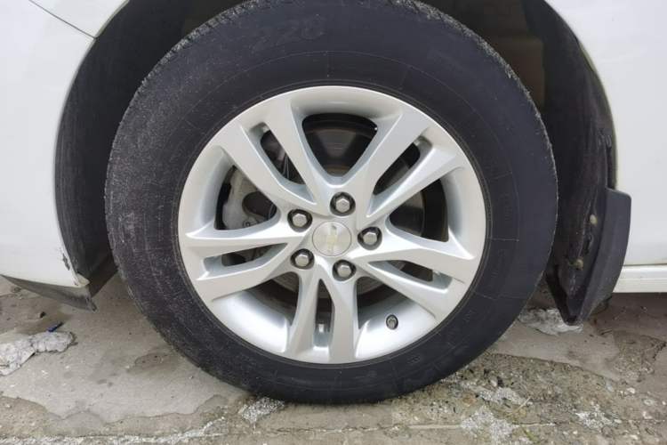 Used Chevrolet Cavalier 2018 320 Manual Xinyue Edition Left Front Wheel Hub