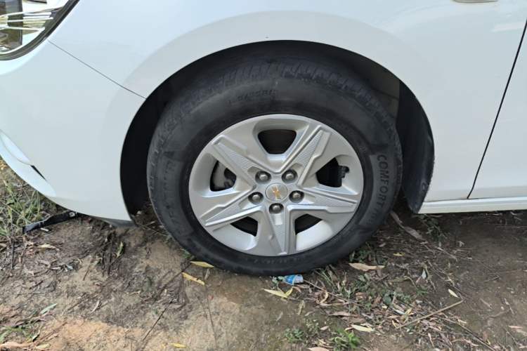 Used Chevrolet Cavalier 2018 320 Automatic Enjoyment Sunroof Edition Left Front Wheel Hub