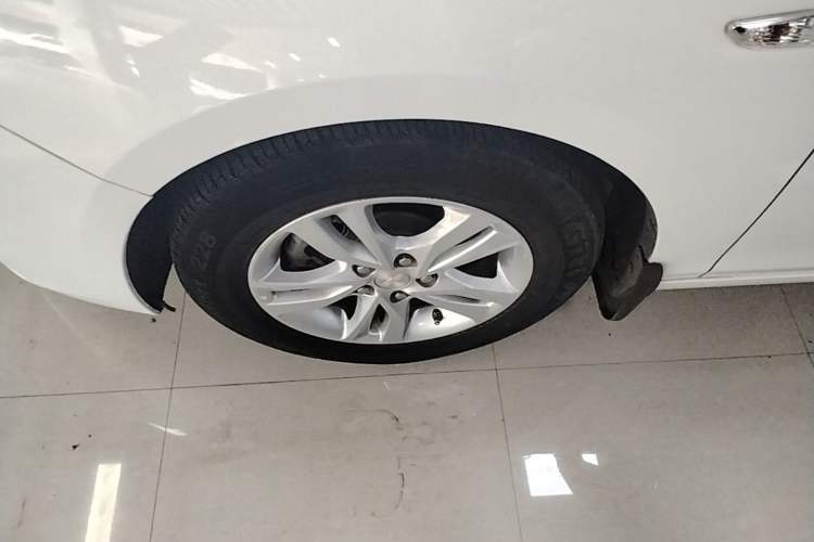 Used Chevrolet Cavalier 2018 320 Automatic Xinyue Edition Left Front Wheel Hub