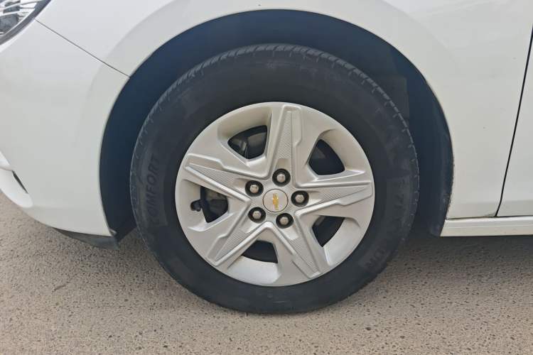 Used Chevrolet Cavalier 2018 320 Automatic Enjoyment Sunroof Edition Left Front Wheel Hub