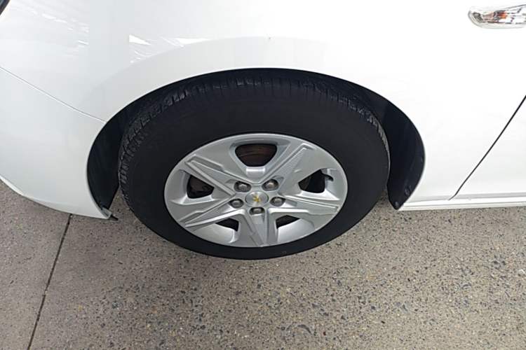 Used Chevrolet Cavalier 2018 320 Automatic Enjoyment Sunroof Edition Left Front Wheel Hub