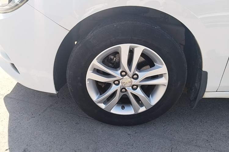 Used Chevrolet Cavalier 2018 320 Manual Xinyue Edition Left Front Wheel Hub