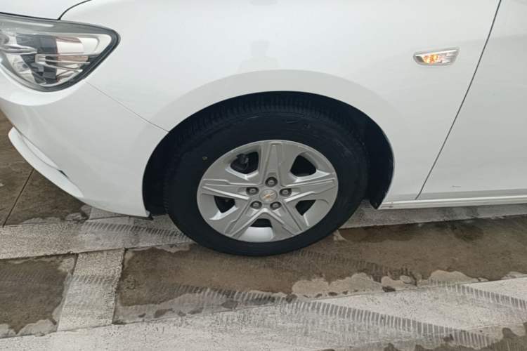 Used Chevrolet Cavalier 2018 320 Automatic Enjoyment Sunroof Edition Left Front Wheel Hub