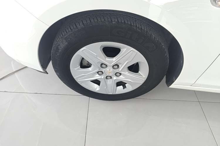 Used Chevrolet Cavalier 2018 320 Automatic Enjoyment Sunroof Edition Left Front Wheel Hub