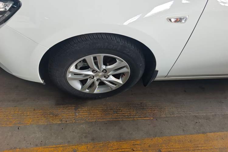 Used Chevrolet Cavalier 2018 320 Automatic Xinyue Edition Left Front Wheel Hub