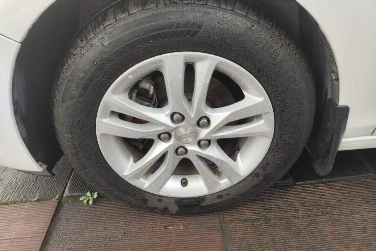 Used Chevrolet Cavalier 2018 320 Automatic Xinyue Edition Left Front Wheel Hub