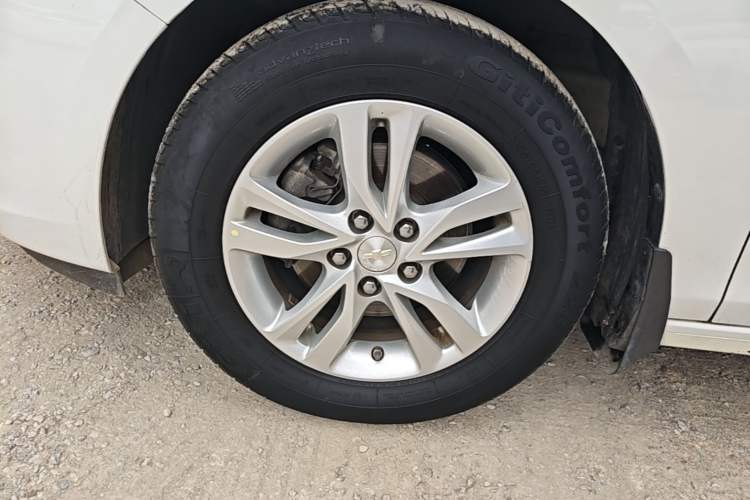 Used Chevrolet Cavalier 2018 320 Automatic Xinyue Edition Left Front Wheel Hub
