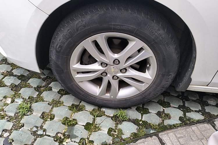Used Chevrolet Cavalier 2018 320 Automatic Xinyue Edition Left Front Wheel Hub