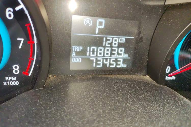 Used Chevrolet Cavalier 2018 320 Automatic Enjoyment Sunroof Edition Odometer Close Up