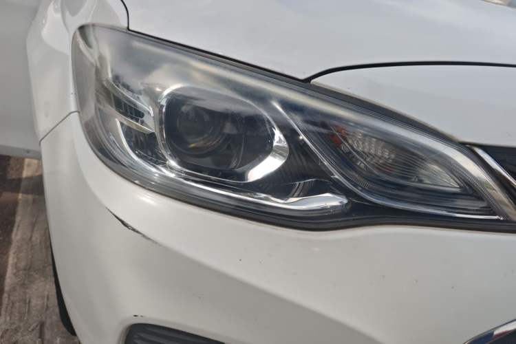 Used Chevrolet Cavalier 2018 320 Manual Xinyue Edition Right Front Headlight