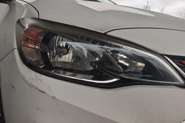 Used Chevrolet Cavalier 2018 320 Automatic Enjoyment Sunroof Edition Right Front Headlight