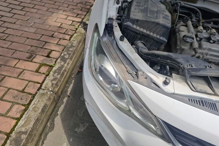 Used Chevrolet Cavalier 2018 320 Manual Xinyue Edition Right Front Headlight