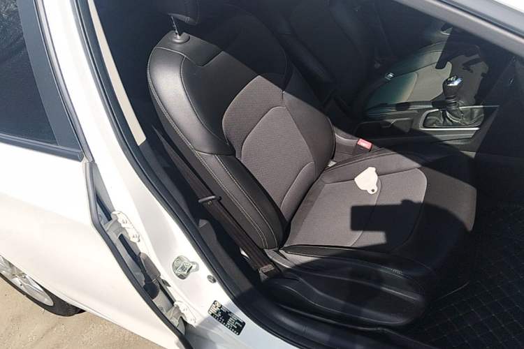 Used Chevrolet Cavalier 2018 320 Manual Xinyue Edition Right Front Seat