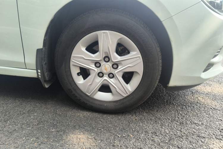 Used Chevrolet Cavalier 2018 320 Automatic Enjoyment Sunroof Edition Right Front Wheel Hub