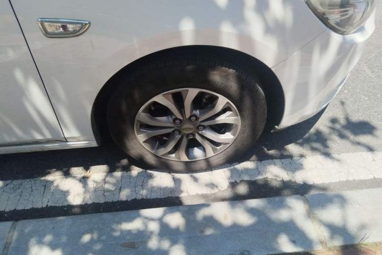 Used Chevrolet Cavalier 2018 320 Automatic Enjoyment Sunroof Edition Right Front Wheel Hub