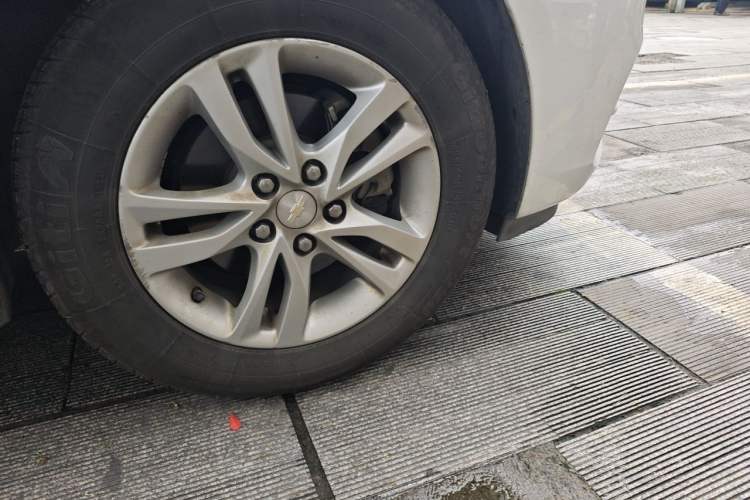 Used Chevrolet Cavalier 2018 320 Automatic Xinyue Edition Right Front Wheel Hub