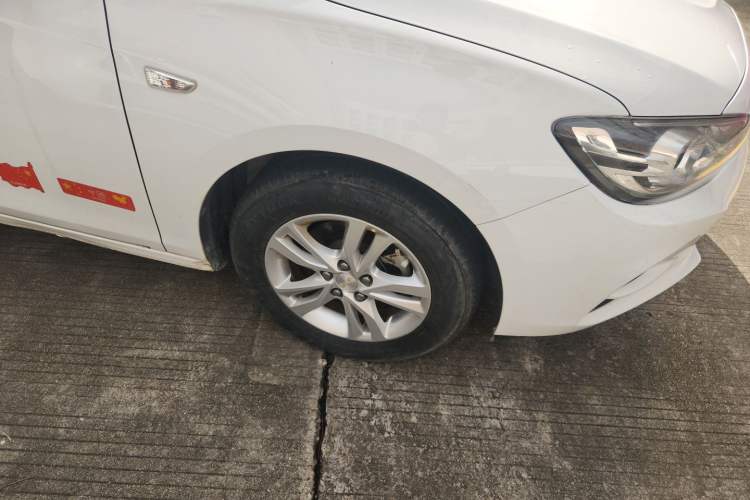 Used Chevrolet Cavalier 2018 320 Automatic Xinyue Edition Right Front Wheel Hub