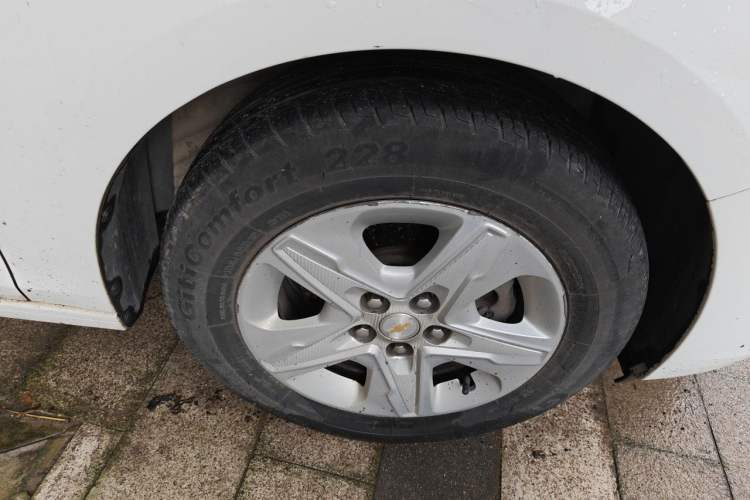 Used Chevrolet Cavalier 2018 320 Automatic Enjoyment Sunroof Edition Right Front Wheel Hub