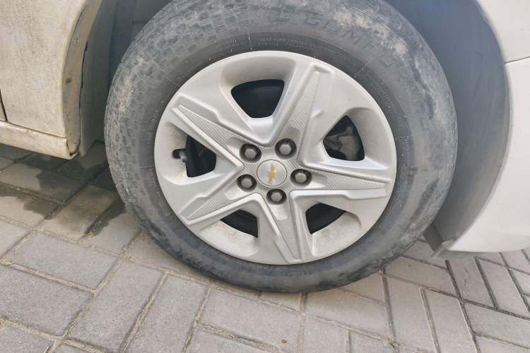 Used Chevrolet Cavalier 2018 320 Automatic Enjoyment Sunroof Edition Right Front Wheel Hub