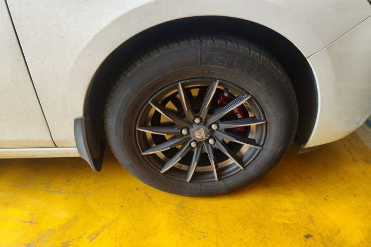 Used Chevrolet Cavalier 2018 320 Automatic Enjoyment Sunroof Edition Right Front Wheel Hub