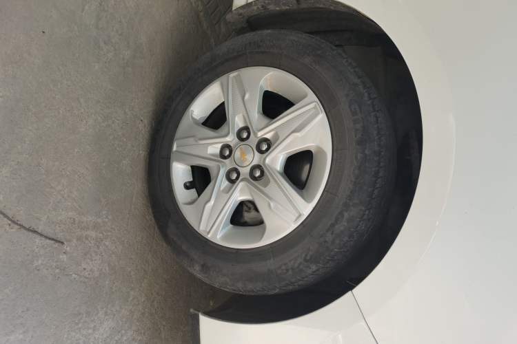 Used Chevrolet Cavalier 2018 320 Automatic Enjoyment Sunroof Edition Right Front Wheel Hub