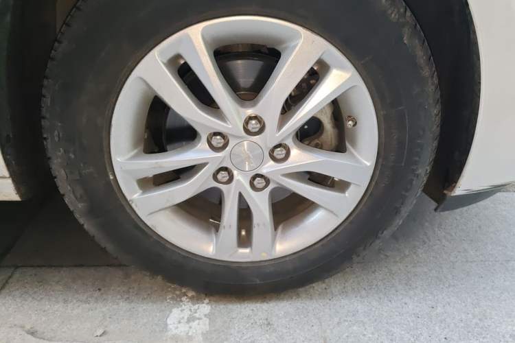 Used Chevrolet Cavalier 2018 320 Automatic Xinyue Edition Right Front Wheel Hub