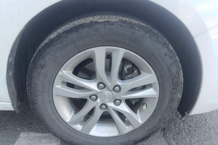 Used Chevrolet Cavalier 2018 320 Automatic Xinyue Edition Right Front Wheel Hub