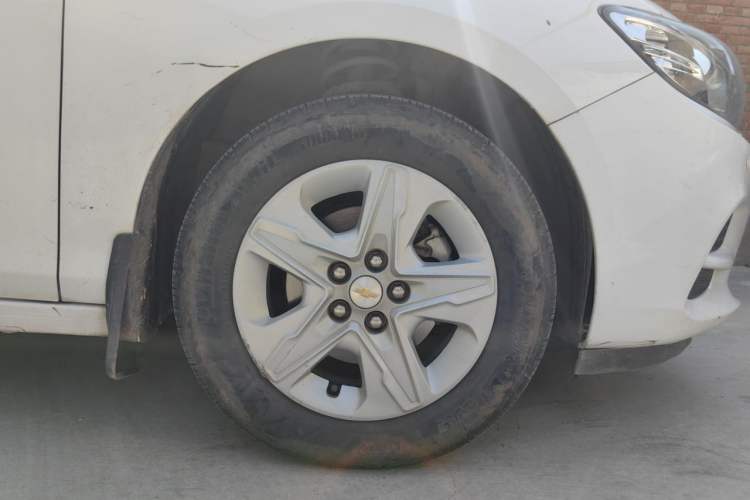 Used Chevrolet Cavalier 2018 320 Automatic Enjoyment Sunroof Edition Right Front Wheel Hub