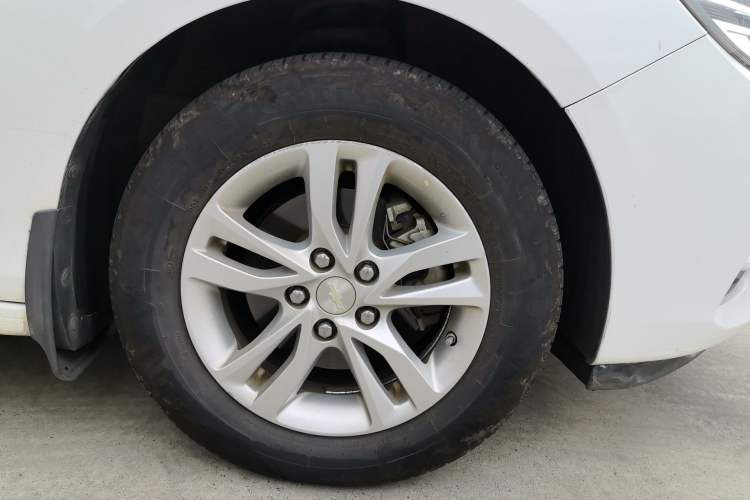 Used Chevrolet Cavalier 2018 320 Automatic Xinyue Edition Right Front Wheel Hub