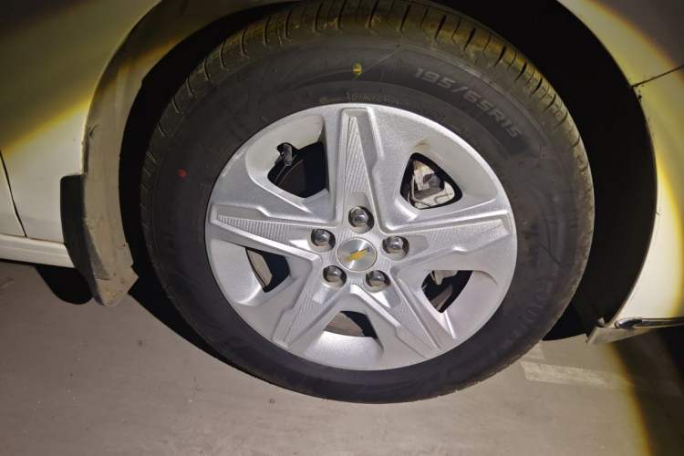 Used Chevrolet Cavalier 2018 320 Automatic Enjoyment Sunroof Edition Right Front Wheel Hub