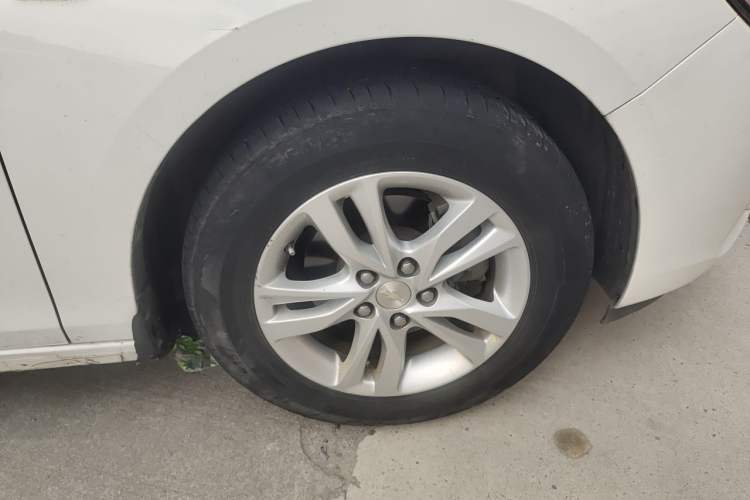Used Chevrolet Cavalier 2018 320 Automatic Xinyue Edition Right Front Wheel Hub
