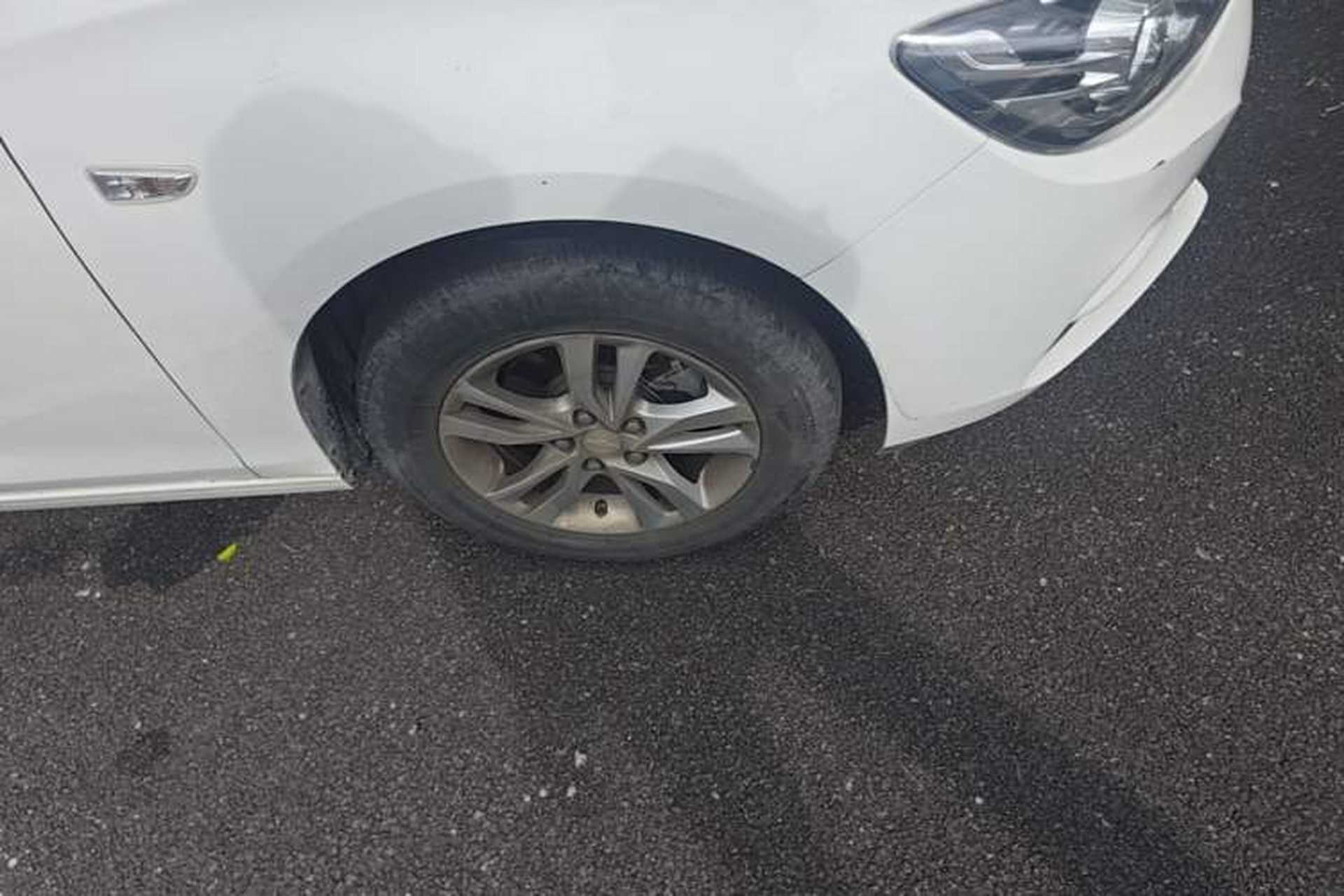 Used Chevrolet Cavalier 2018 320 Automatic Xinyue Edition Right Front Wheel Hub
