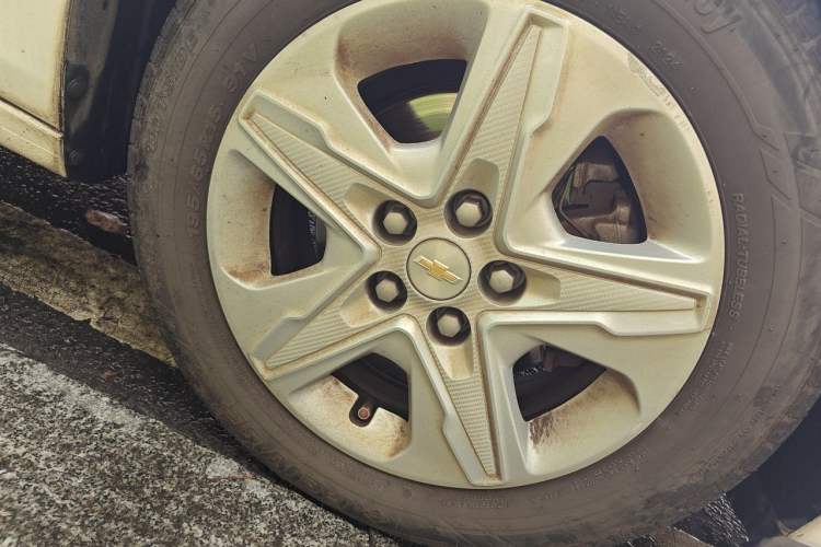 Used Chevrolet Cavalier 2018 320 Automatic Enjoyment Sunroof Edition Right Front Wheel Hub