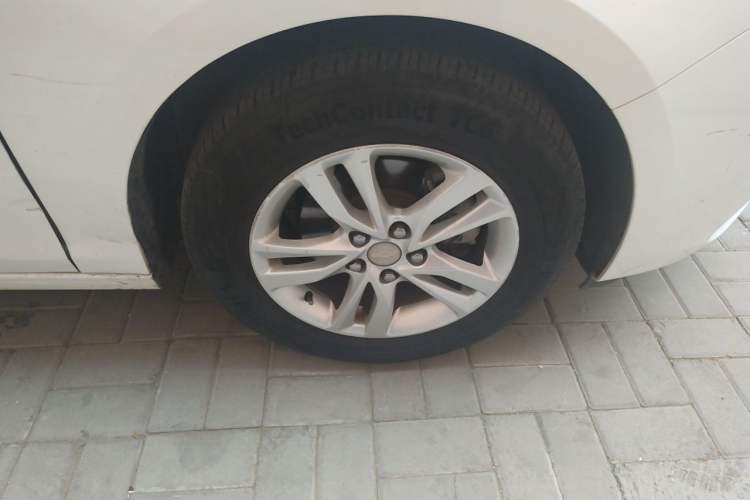 Used Chevrolet Cavalier 2018 320 Automatic Enjoyment Sunroof Edition Right Front Wheel Hub
