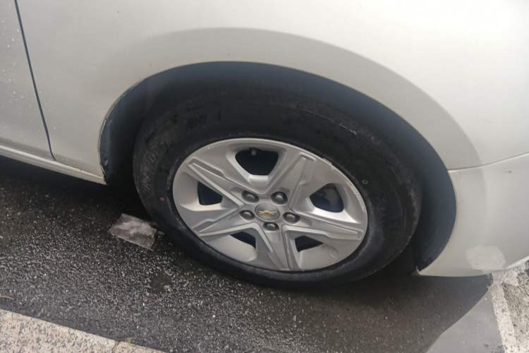 Used Chevrolet Cavalier 2018 320 Automatic Enjoyment Sunroof Edition Right Front Wheel Hub