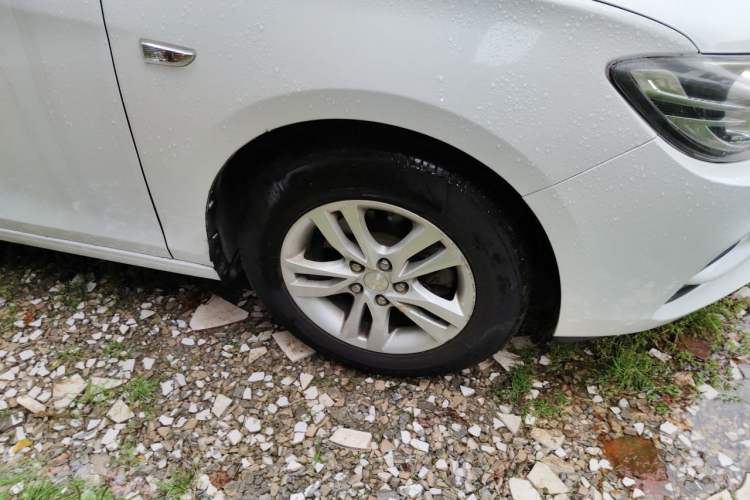 Used Chevrolet Cavalier 2018 320 Automatic Xinyue Edition Right Front Wheel Hub