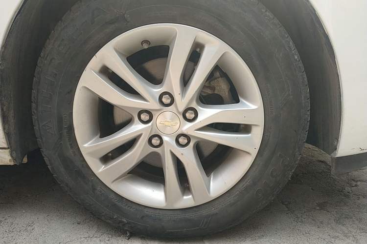 Used Chevrolet Cavalier 2018 320 Automatic Xinyue Edition Right Front Wheel Hub