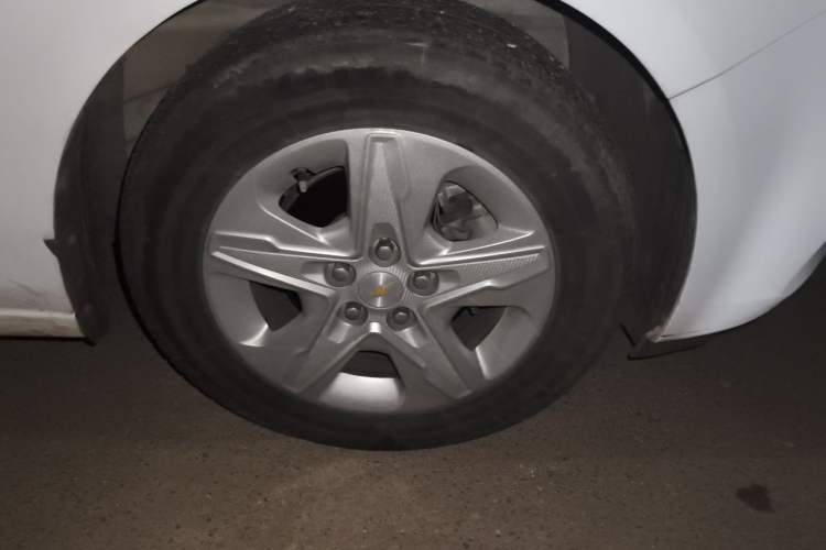 Used Chevrolet Cavalier 2018 320 Automatic Enjoyment Sunroof Edition Right Front Wheel Hub