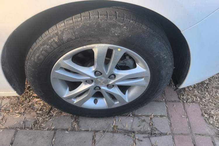 Used Chevrolet Cavalier 2018 320 Automatic Xinyue Edition Right Front Wheel Hub