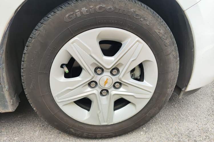 Used Chevrolet Cavalier 2018 320 Automatic Enjoyment Sunroof Edition Right Front Wheel Hub