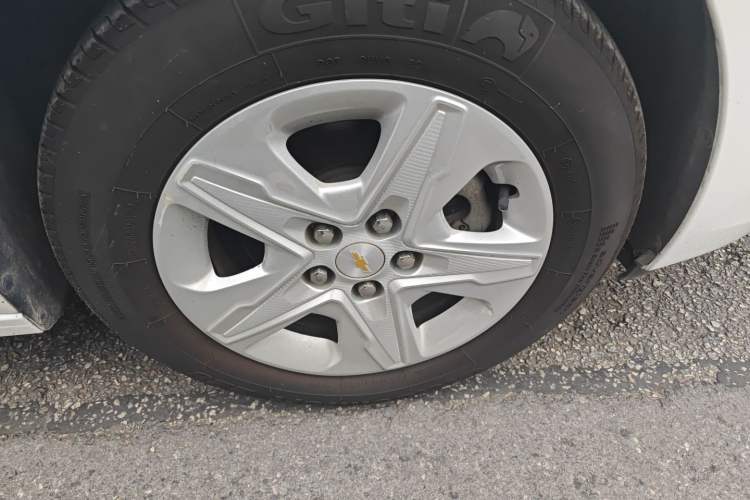 Used Chevrolet Cavalier 2018 320 Automatic Enjoyment Sunroof Edition Right Front Wheel Hub