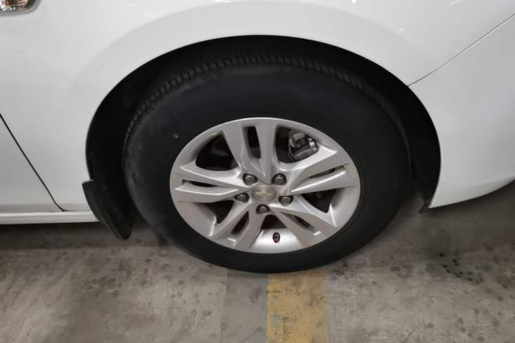 Used Chevrolet Cavalier 2018 320 Automatic Xinyue Edition Right Front Wheel Hub