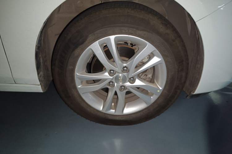 Used Chevrolet Cavalier 2018 320 Automatic Xinyue Edition Right Front Wheel Hub