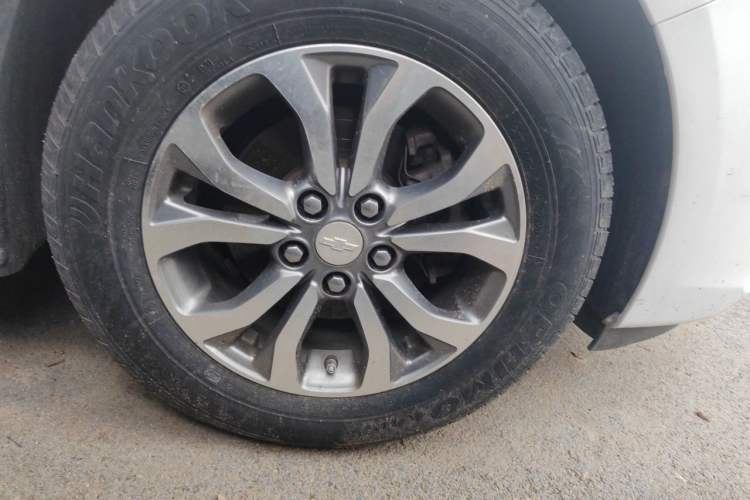 Used Chevrolet Cavalier 2018 320 Automatic Xinyue Edition Right Front Wheel Hub