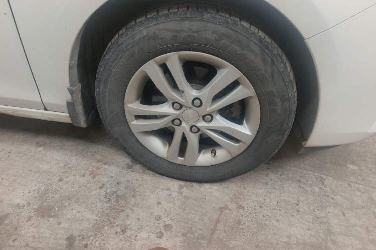 Used Chevrolet Cavalier 2018 320 Automatic Xinyue Edition Right Front Wheel Hub