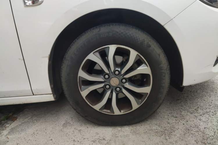 Used Chevrolet Cavalier 2018 320 Automatic Enjoyment Sunroof Edition Right Front Wheel Hub