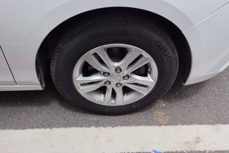 Used Chevrolet Cavalier 2018 320 Automatic Xinyue Edition Right Front Wheel Hub