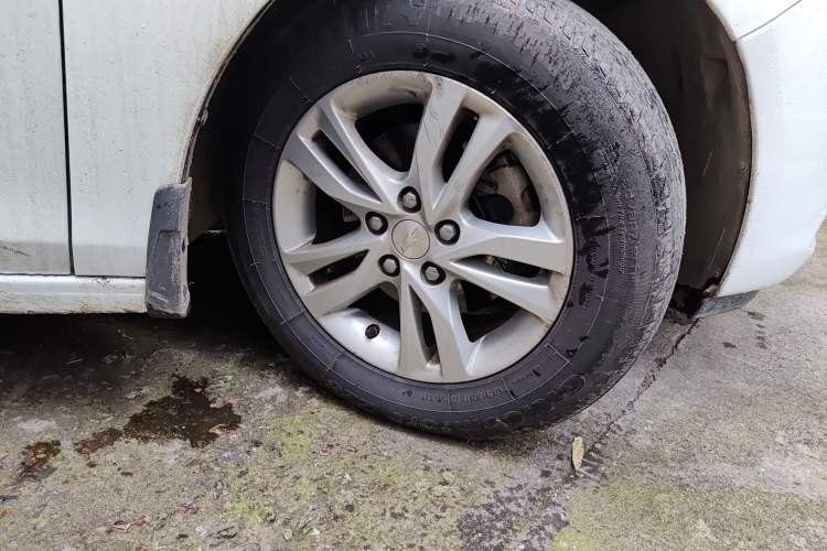 Used Chevrolet Cavalier 2018 320 Manual Xinyue Edition Right Front Wheel Hub