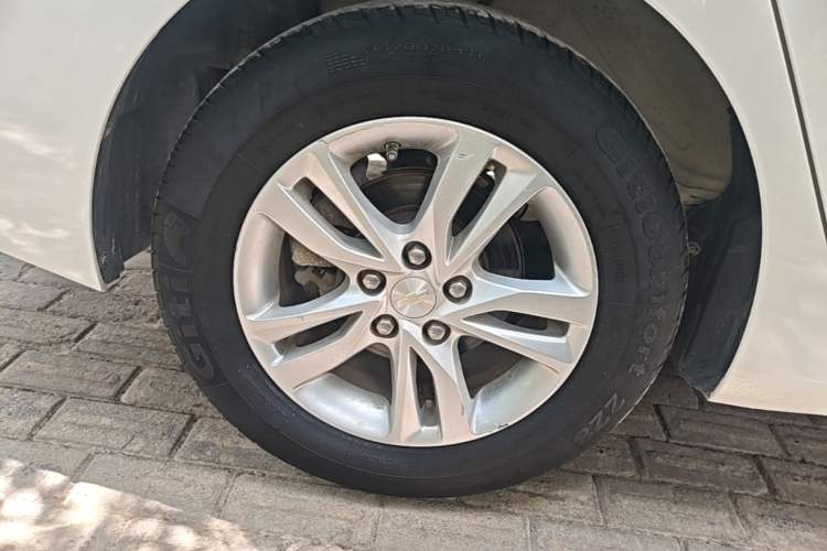 Used Chevrolet Cavalier 2018 320 Automatic Xinyue Edition Right Rear Wheel Hub